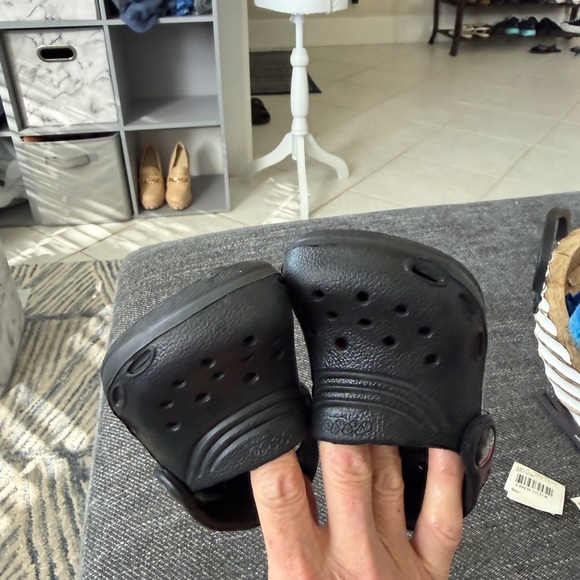 EUC Jibbitz by CROCS Kids Black Water Shoes XXS C4/5 Baby UNISEX - Picture 16 of 16